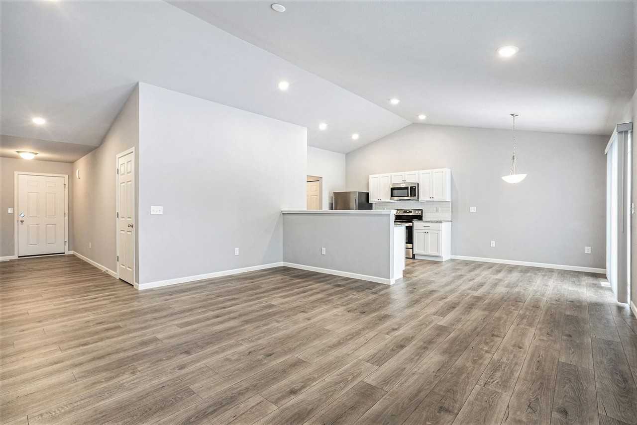 10040 Pennridge Dr - Photo 4 of 18