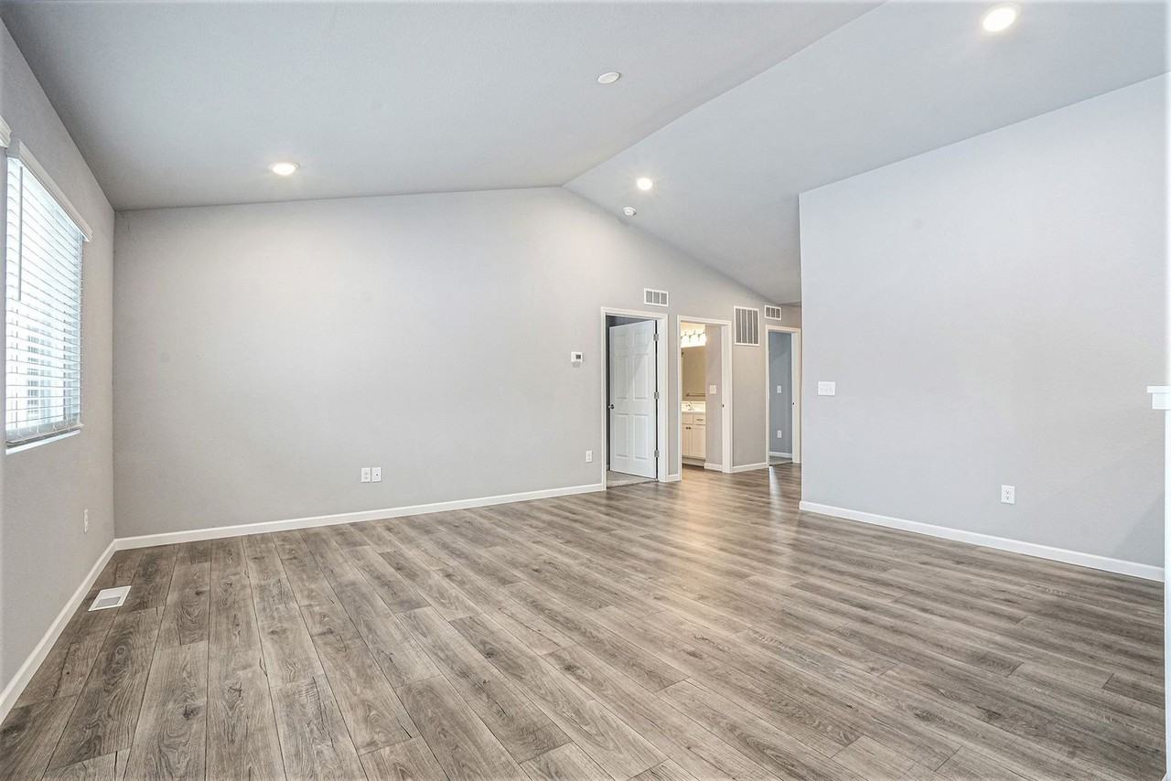 10040 Pennridge Dr - Photo 5 of 18