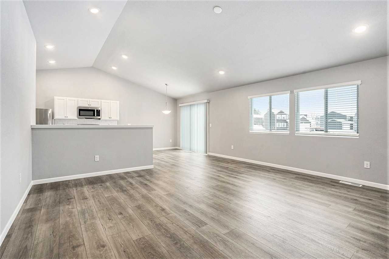 10040 Pennridge Dr - Photo 6 of 18