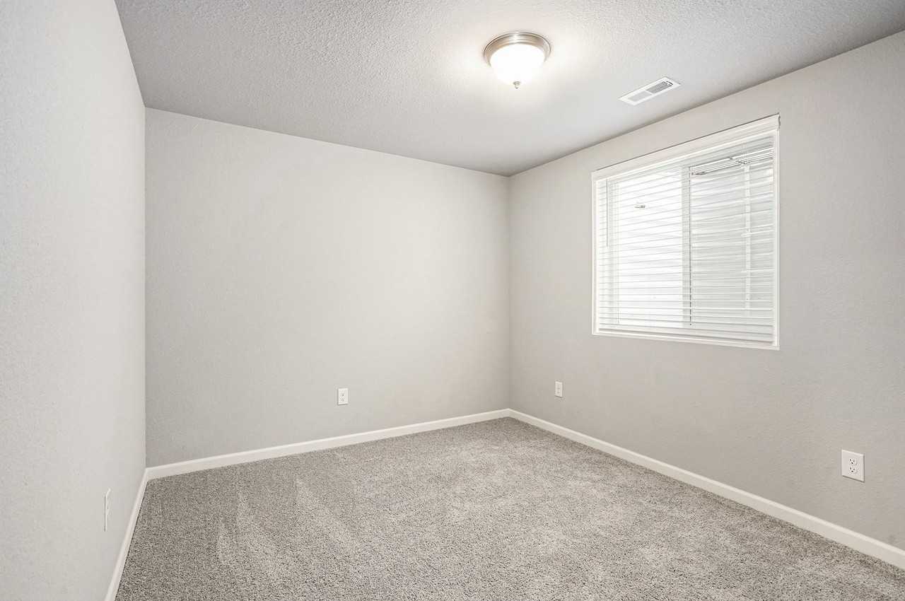 10040 Pennridge Dr - Photo 7 of 18