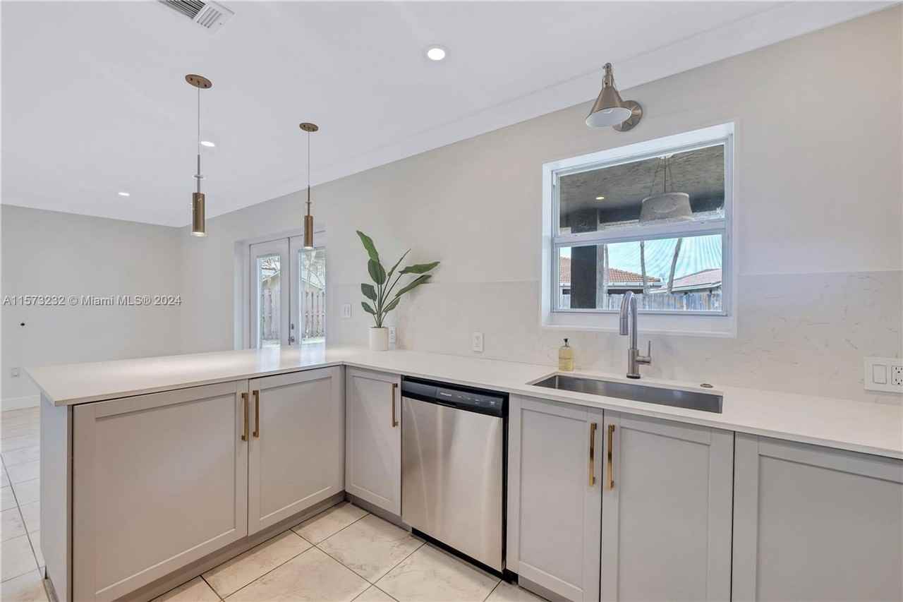 16281 Sw 79th Ter - Photo 3 of 22