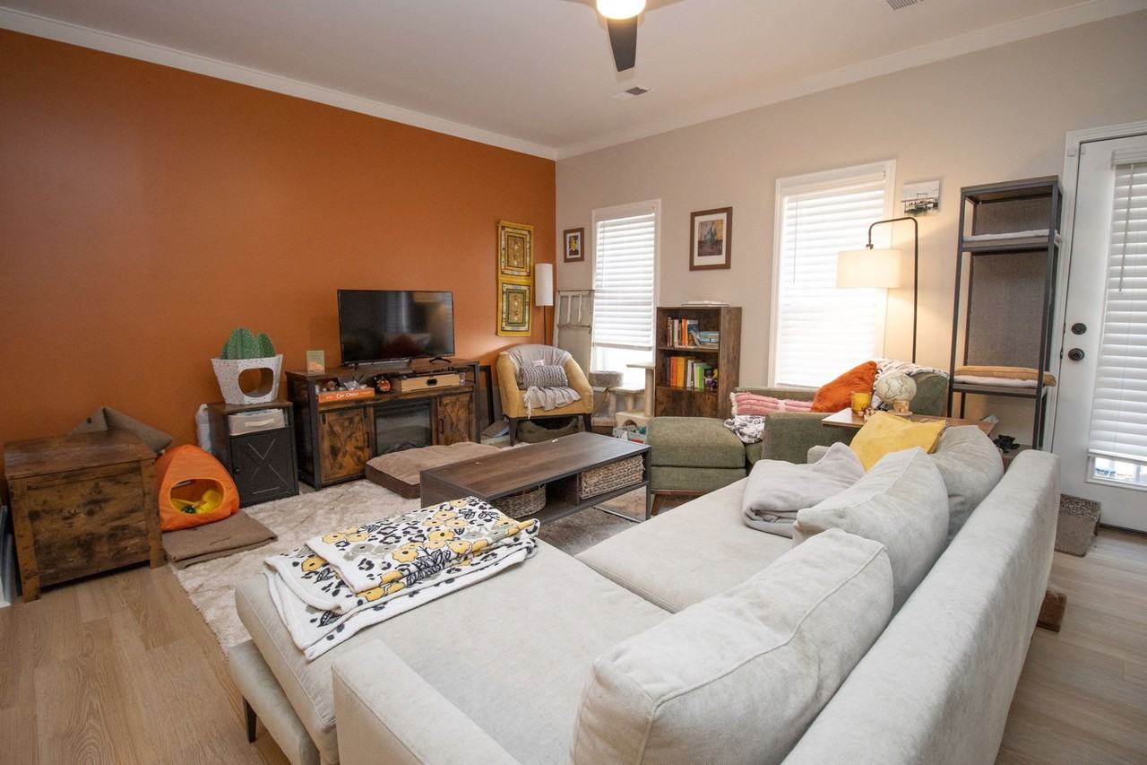 1915 Wayne St - Photo 3 of 20