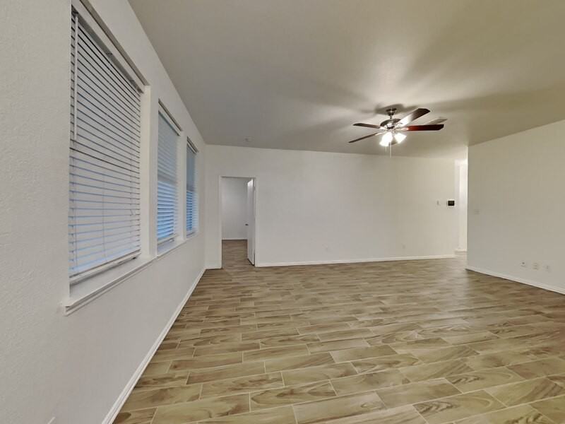 6401 Downeast Dr - Photo 4 of 17