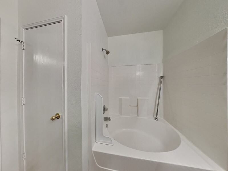 6401 Downeast Dr - Photo 7 of 17