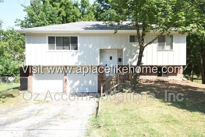 5521 Perry Ln - Photo 2 of 28