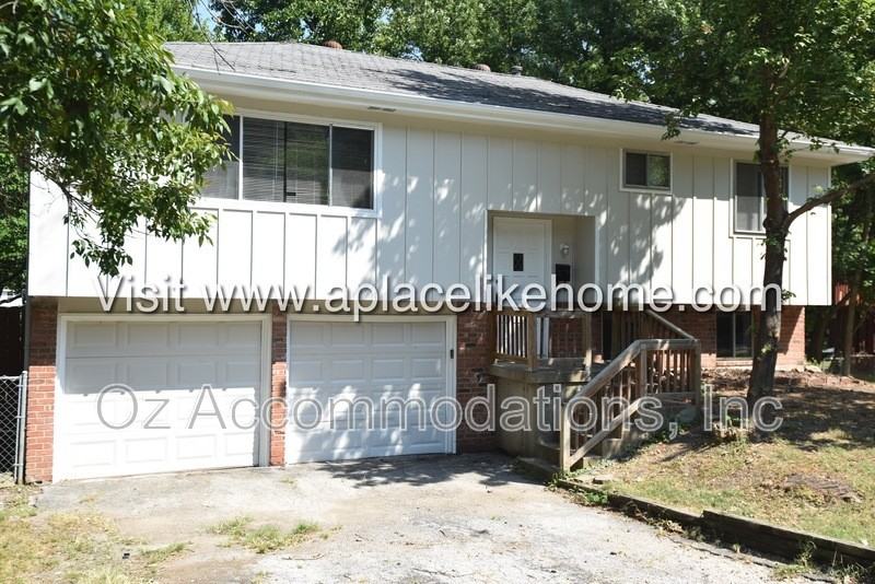 5521 Perry Ln - Photo 3 of 28