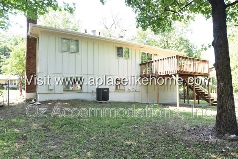 5521 Perry Ln - Photo 4 of 28