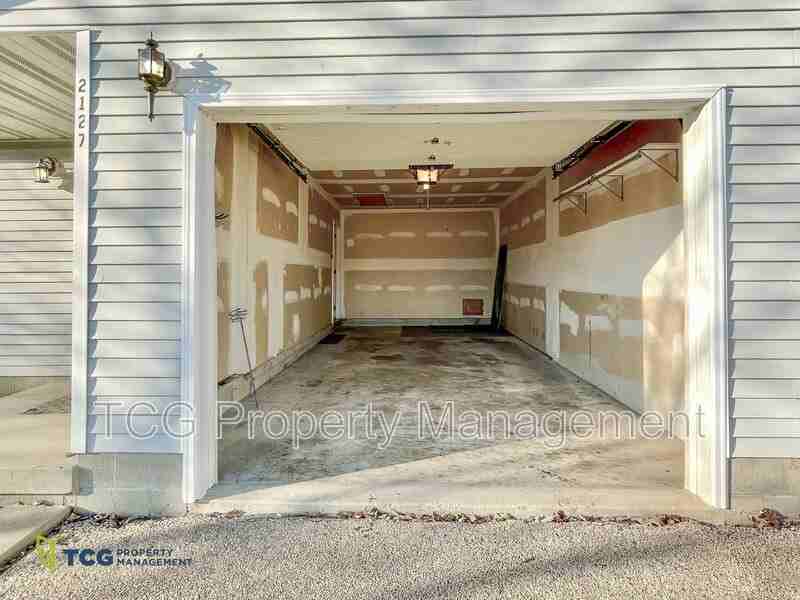 2127 Fox Hill Ln - Photo 2 of 11