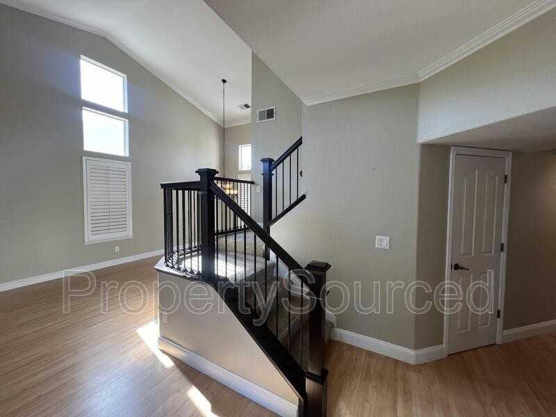 4740 White Willow Rd - Photo 3 of 32