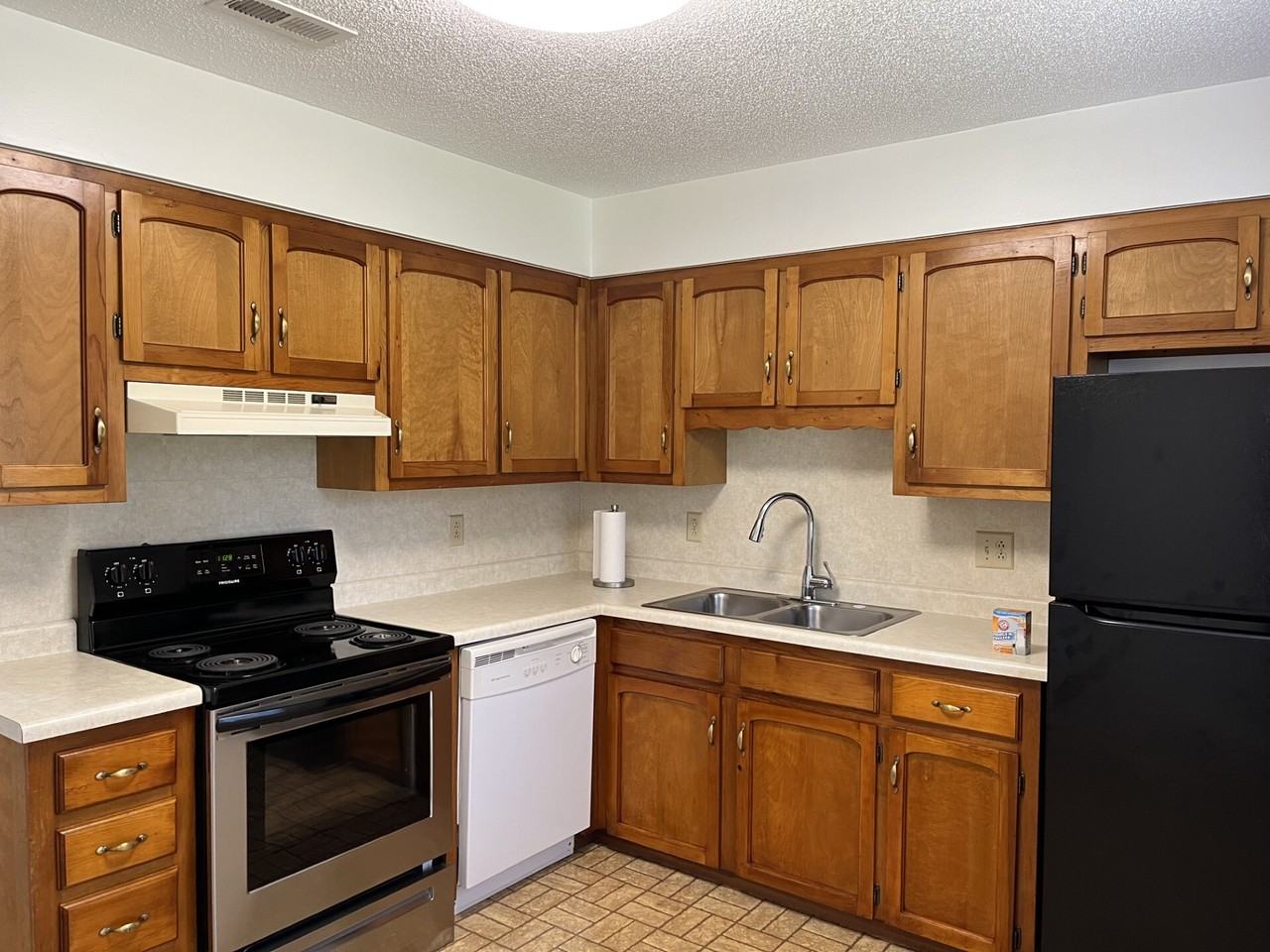 144 Mason Street - Photo 3 of 12