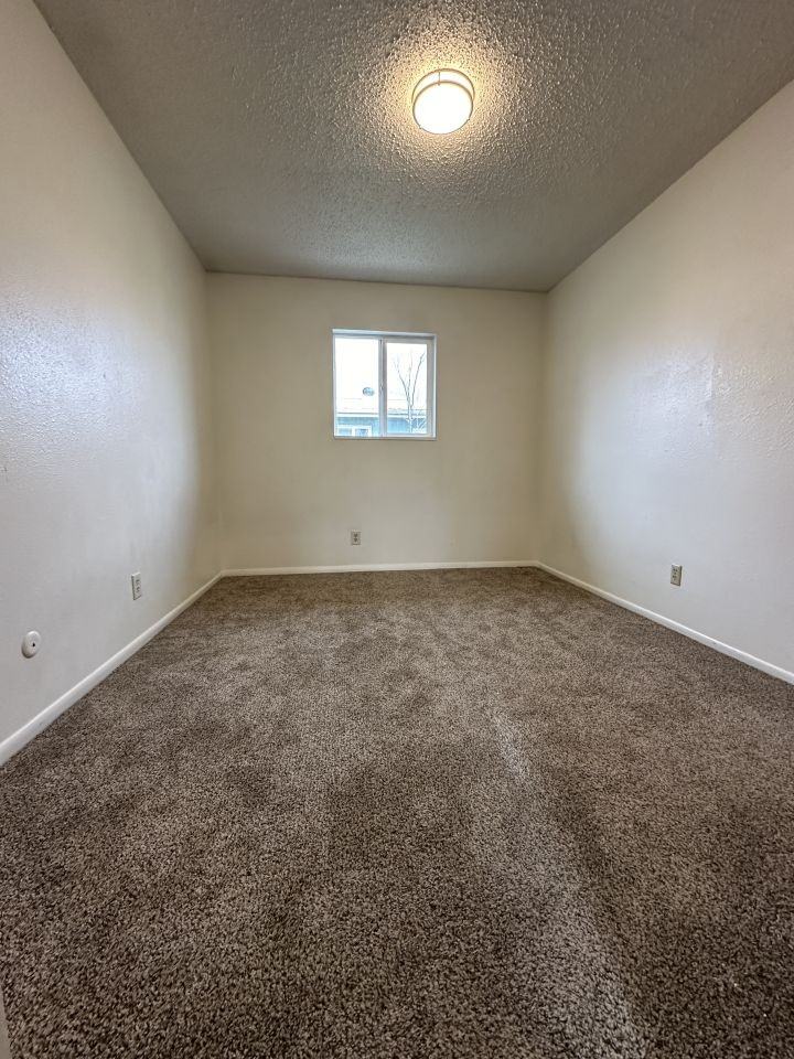 2020 Alderson Ave #4 - Photo 4 of 6