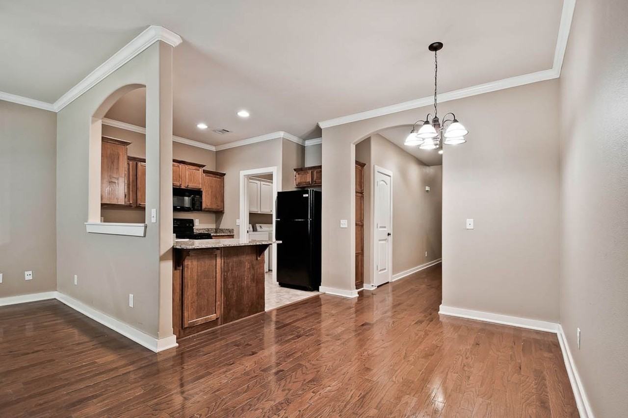 Rochester Circle - Photo 7 of 50