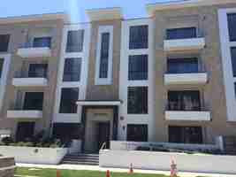 featured image of 121 N Clark Dr
