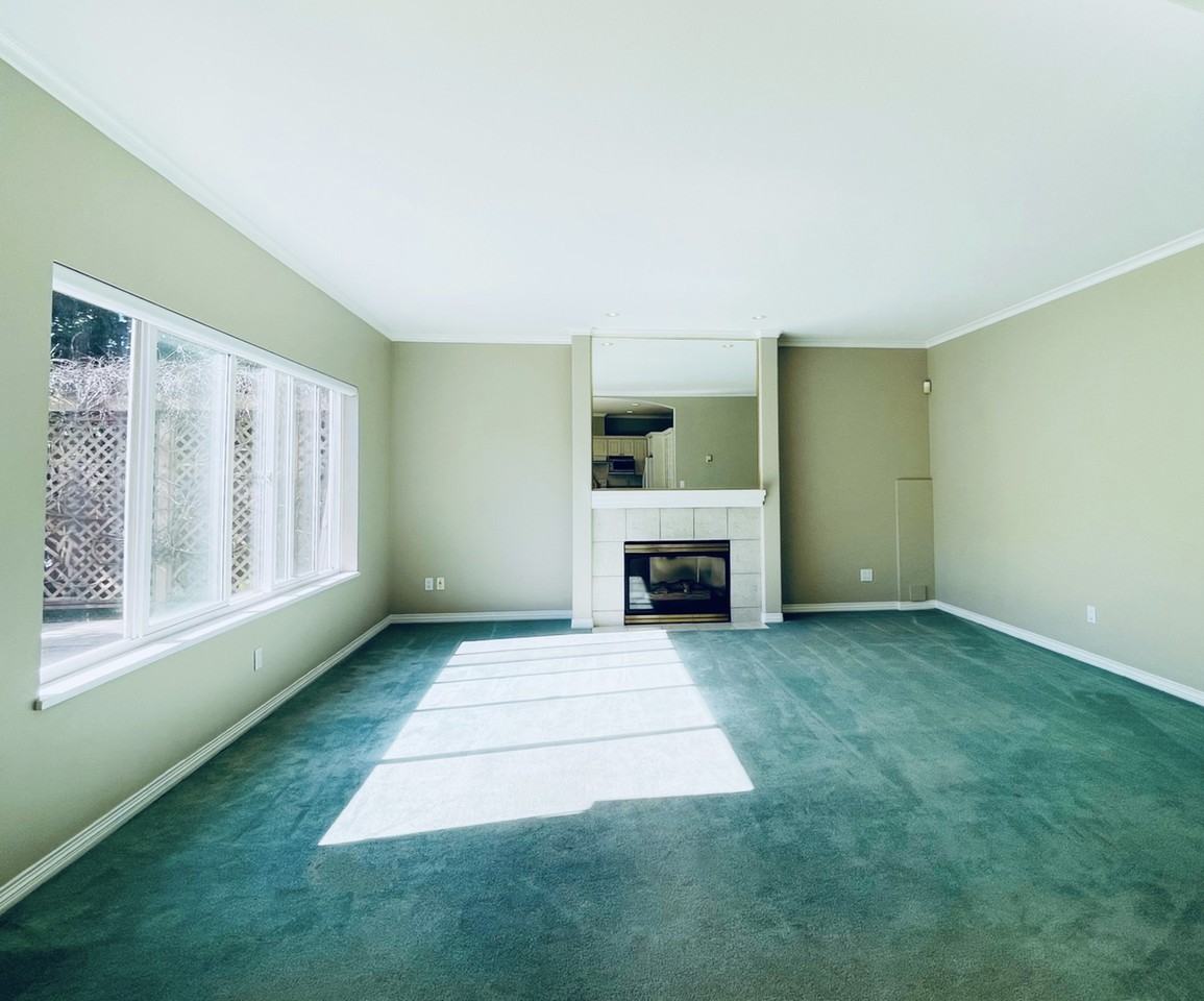 15422 78A Ave - Photo 3 of 9