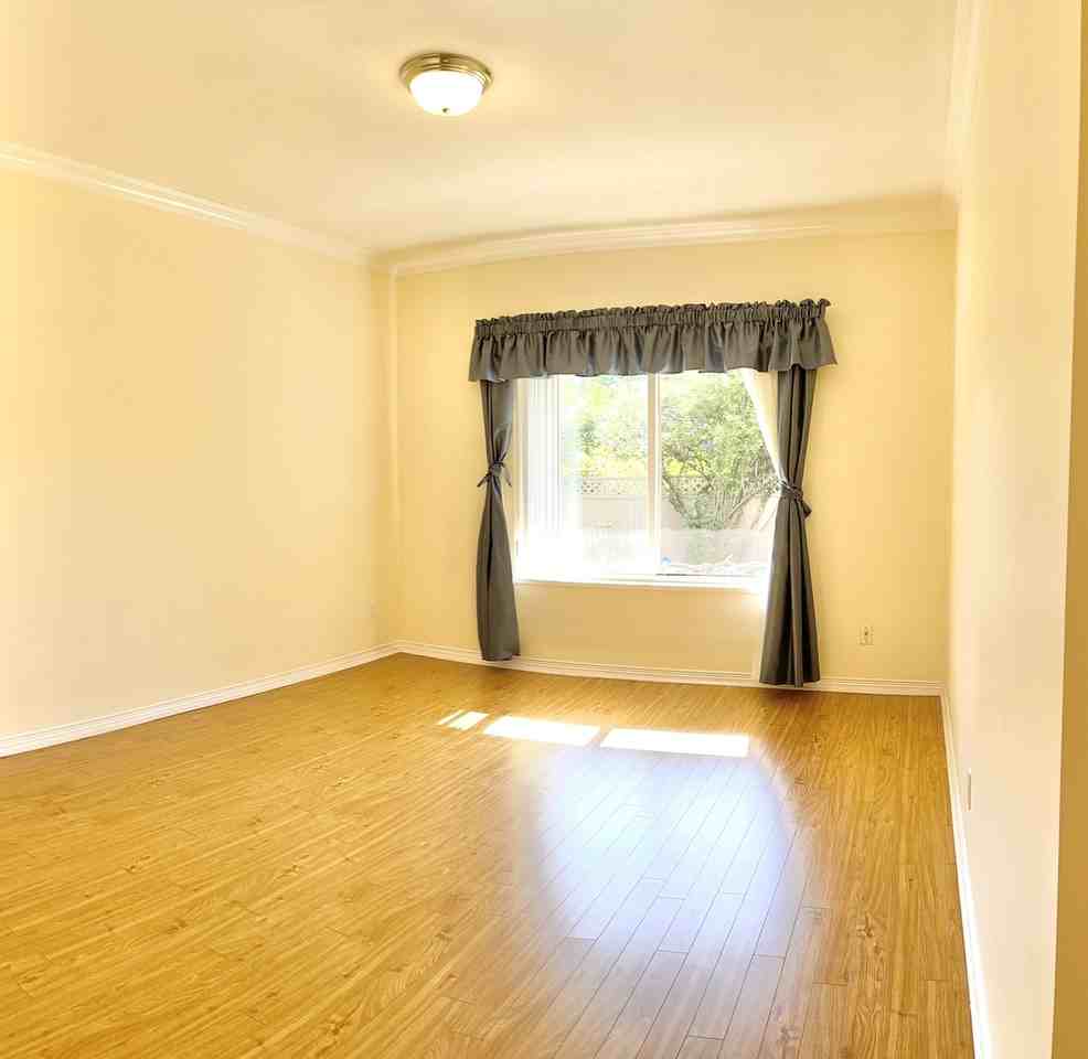 15422 78A Ave - Photo 4 of 9
