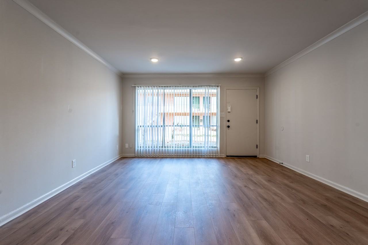 1135 Woodland Ave Ne #9 - Photo 7 of 10