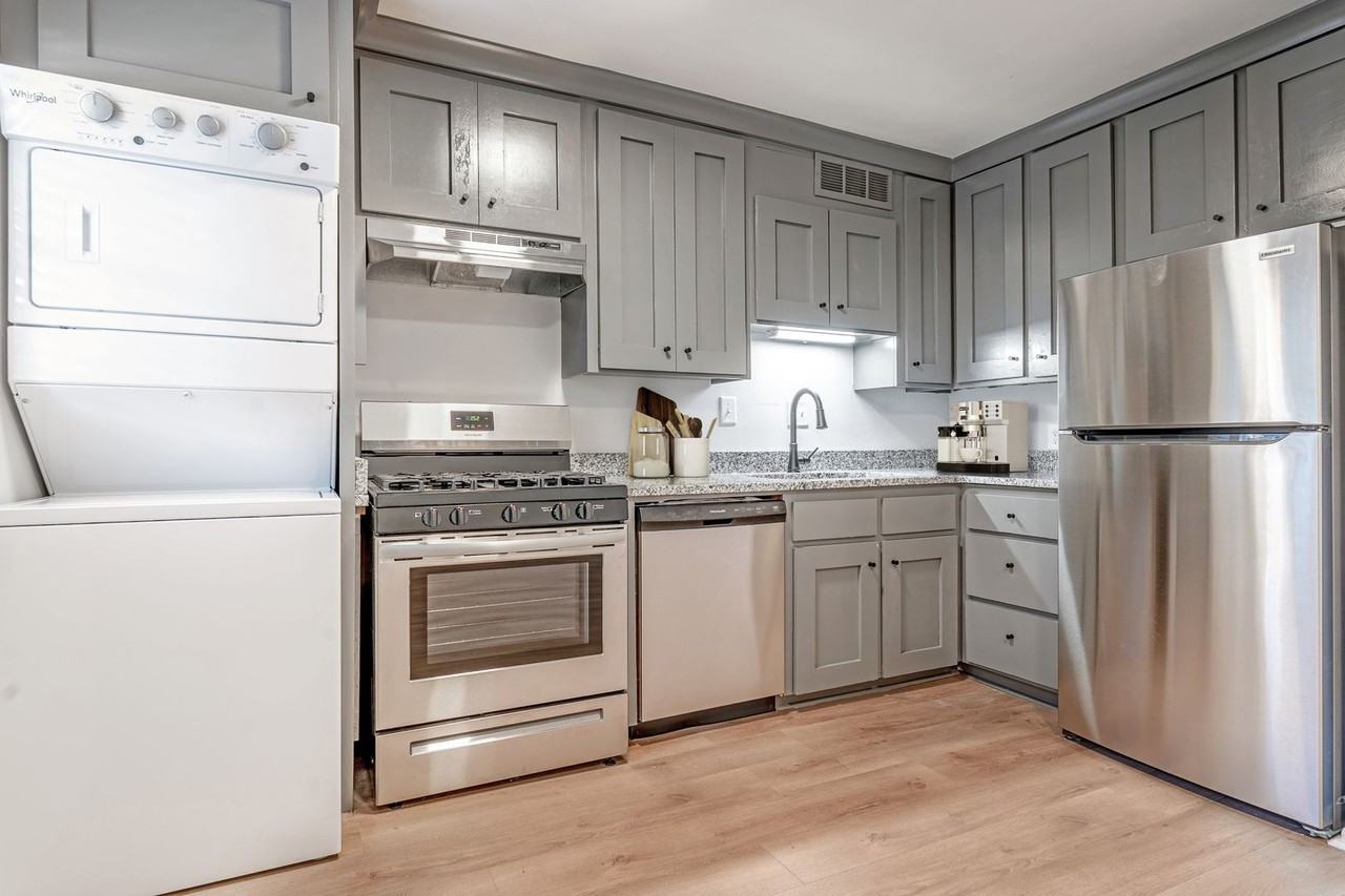 1135 Woodland Ave Ne #9 - Photo 5 of 10