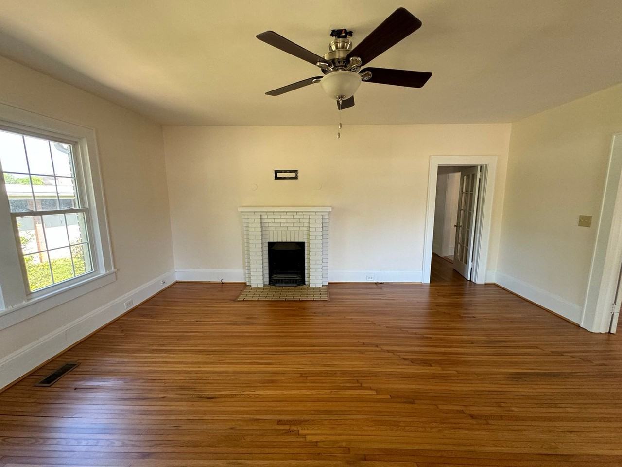 105 S Watterson St - Photo 3 of 35