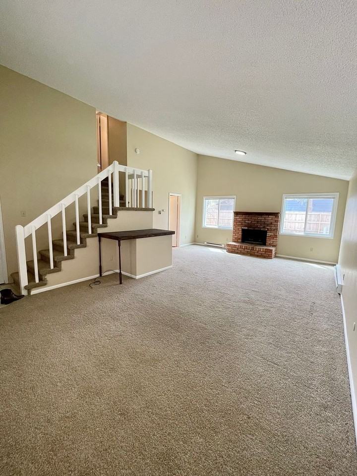 1425 Ivy St - Photo 2 of 33