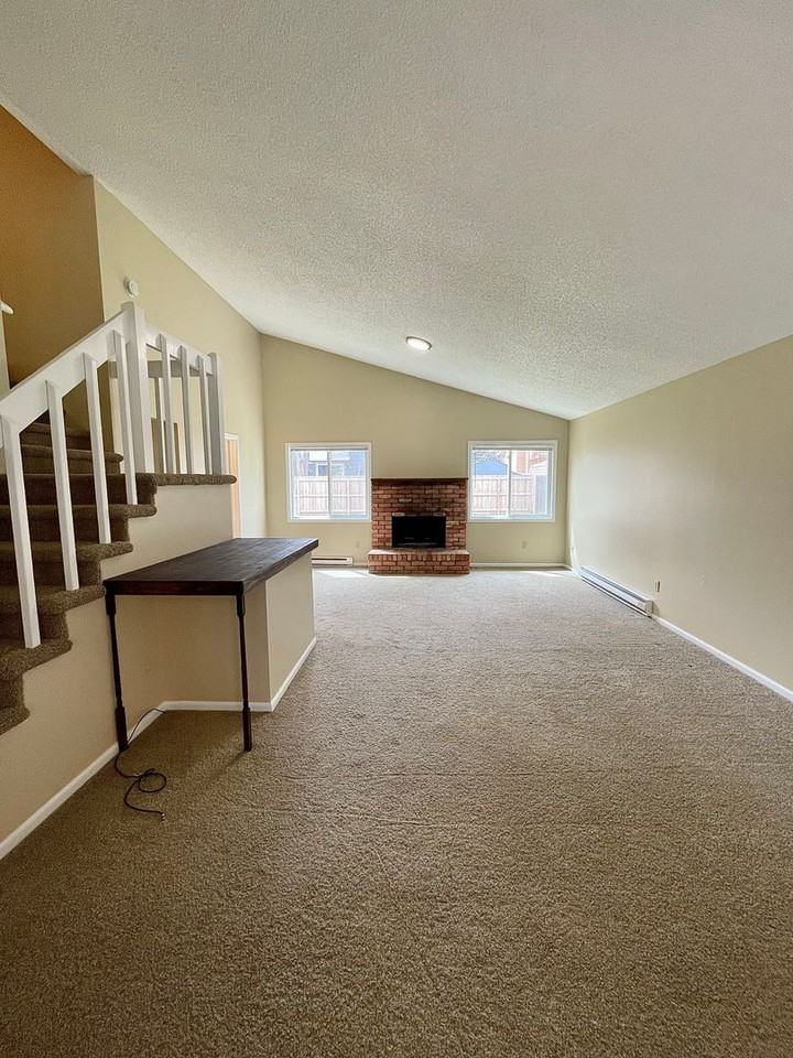 1425 Ivy St - Photo 3 of 33