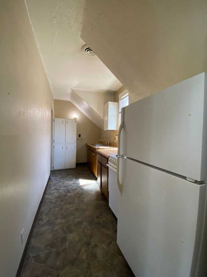 306 S 7th St - Photo 3 of 13