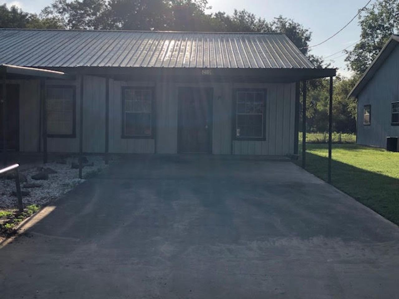 220 Hickory St - Photo 2 of 10