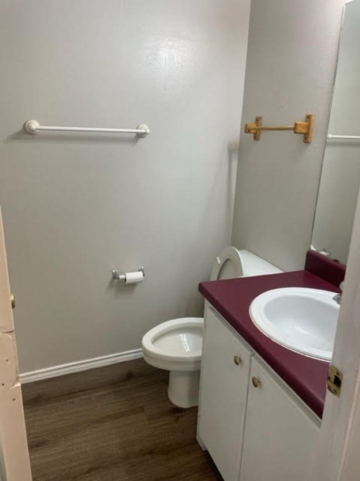 220 Hickory St - Photo 3 of 10