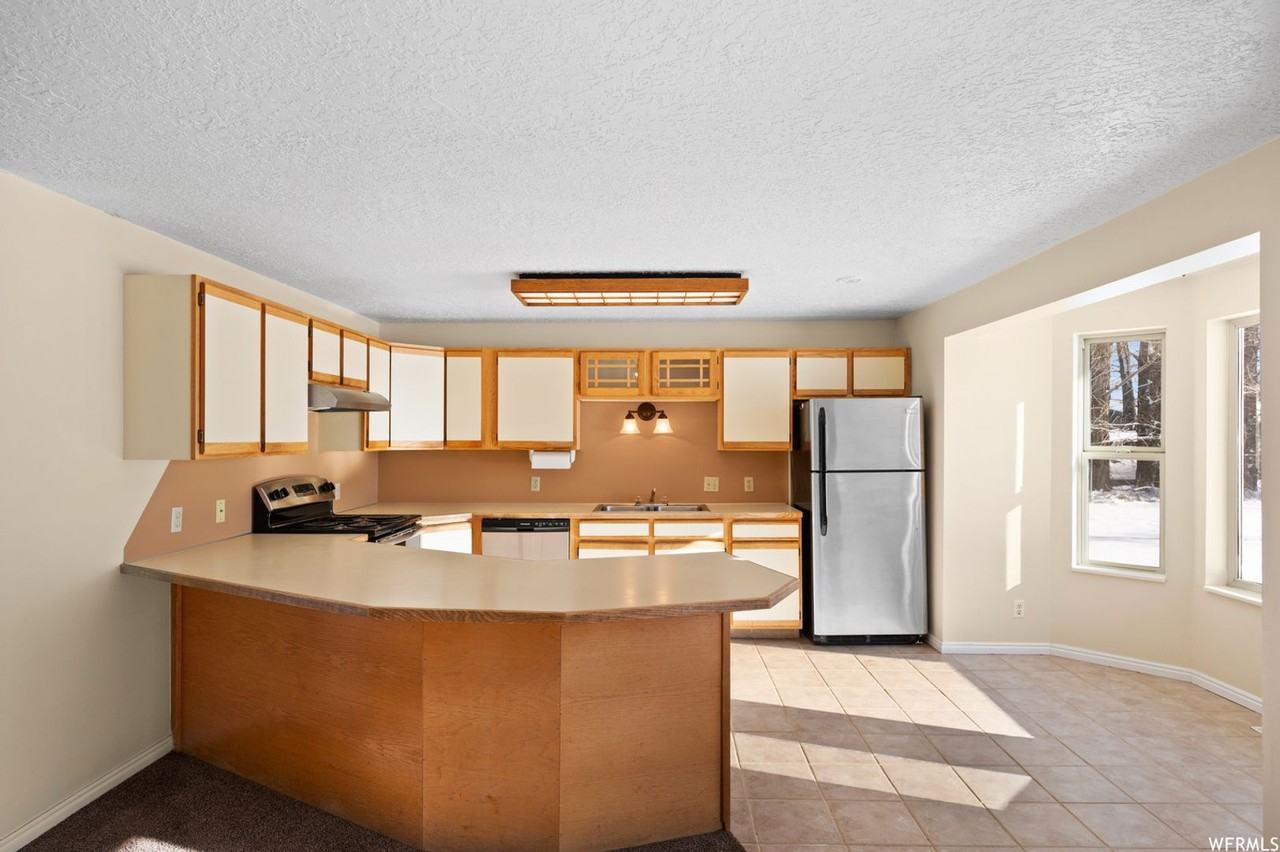 6005 E 1900 N - Photo 7 of 32