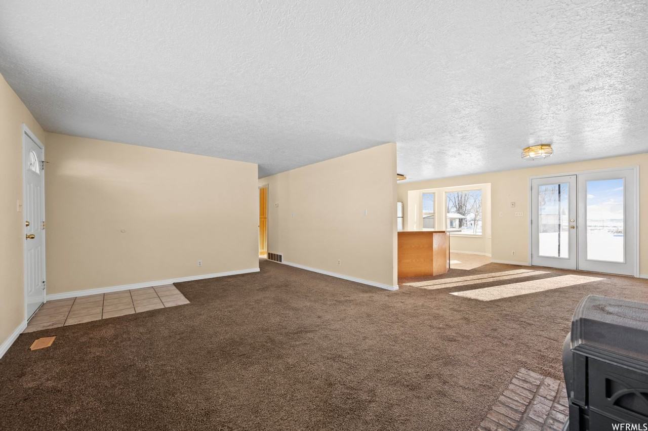 6005 E 1900 N - Photo 4 of 32