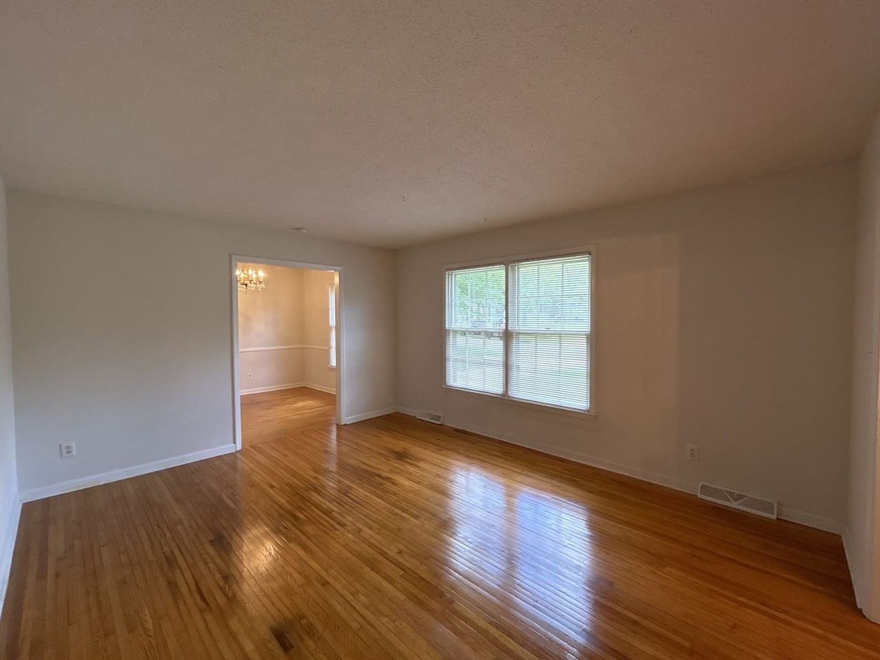 4614 Cloverdale Ave - Photo 2 of 18
