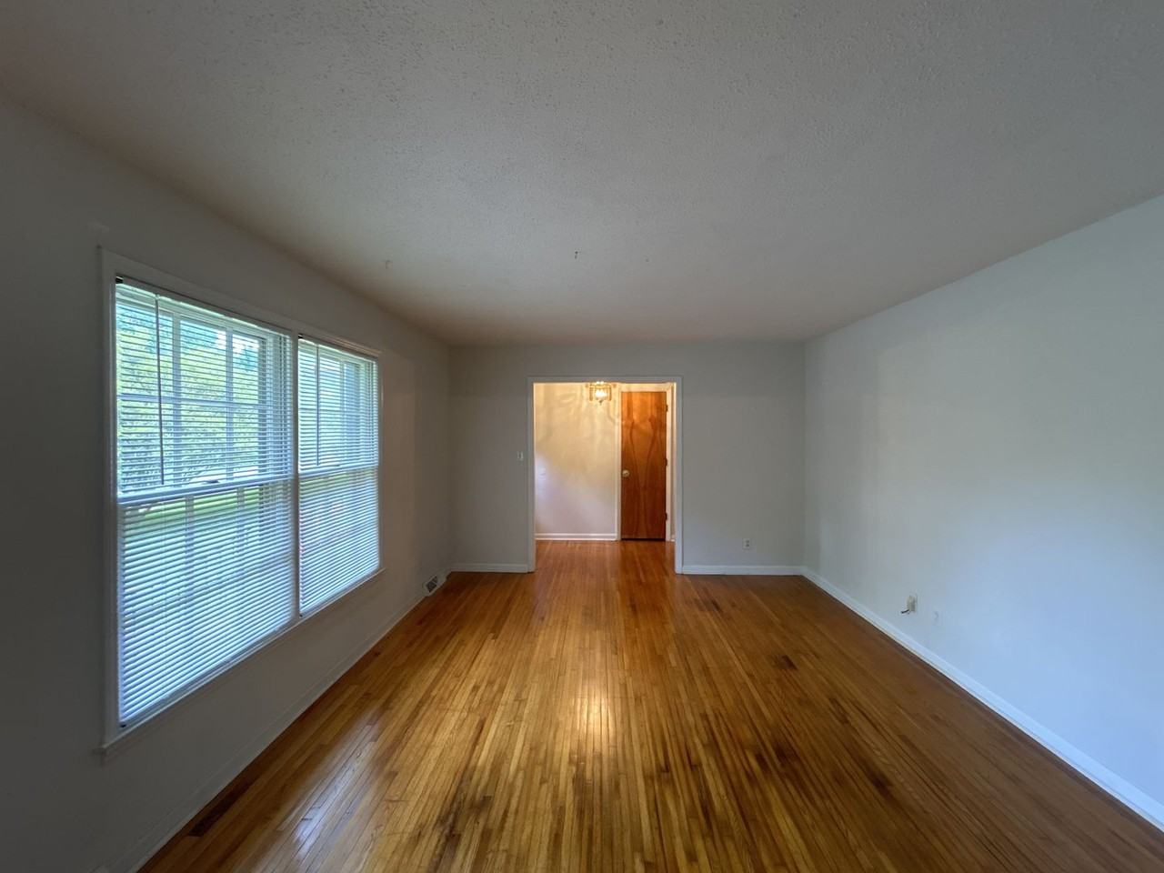 4614 Cloverdale Ave - Photo 3 of 18