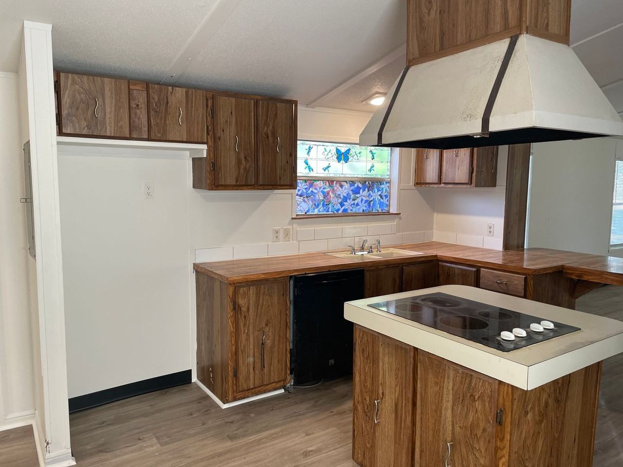 102 Mendy Ln - Photo 3 of 19