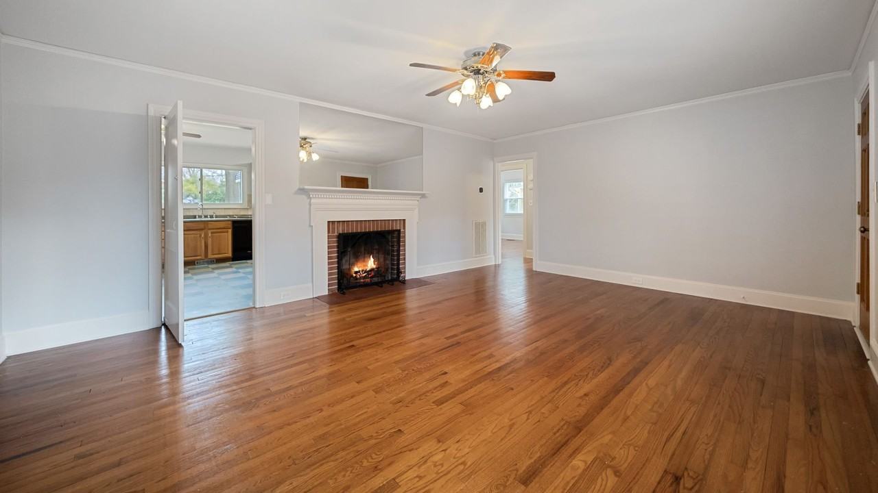 407 E Lavender Ave - Photo 4 of 20