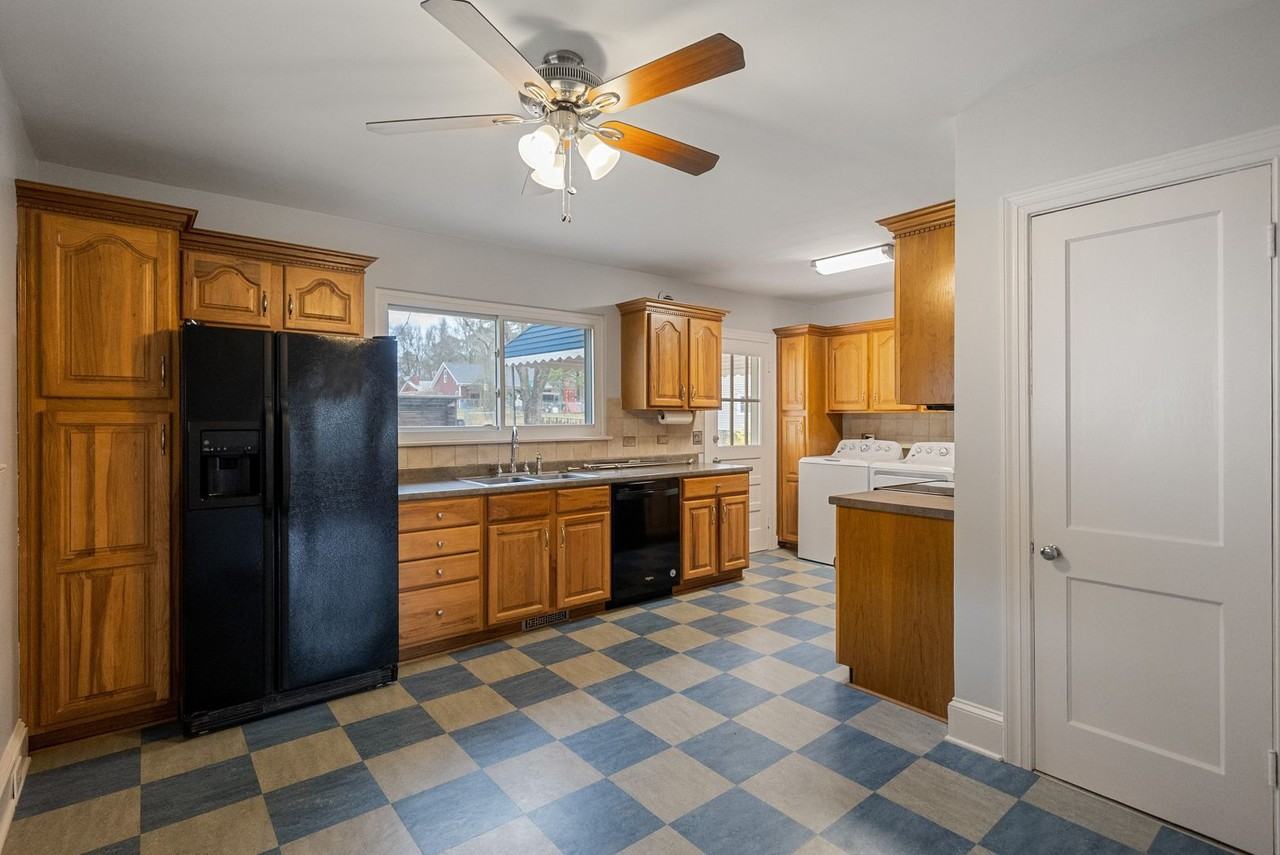 407 E Lavender Ave - Photo 5 of 20