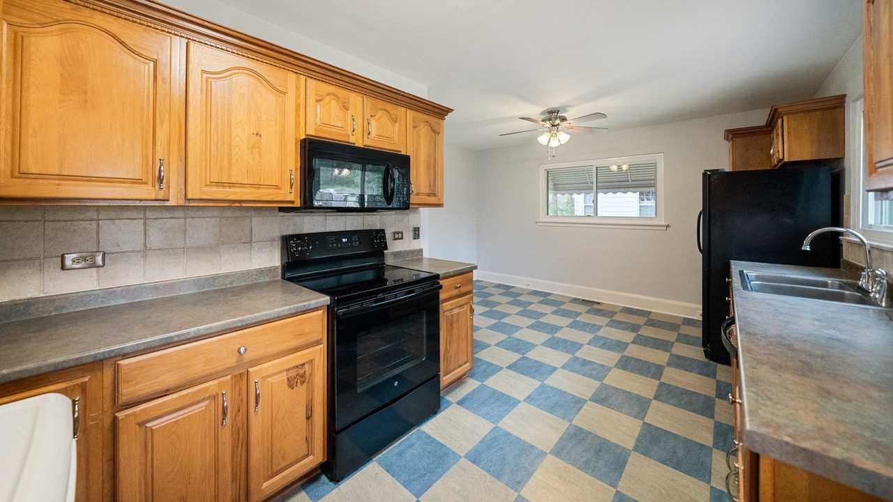 407 E Lavender Ave - Photo 7 of 20