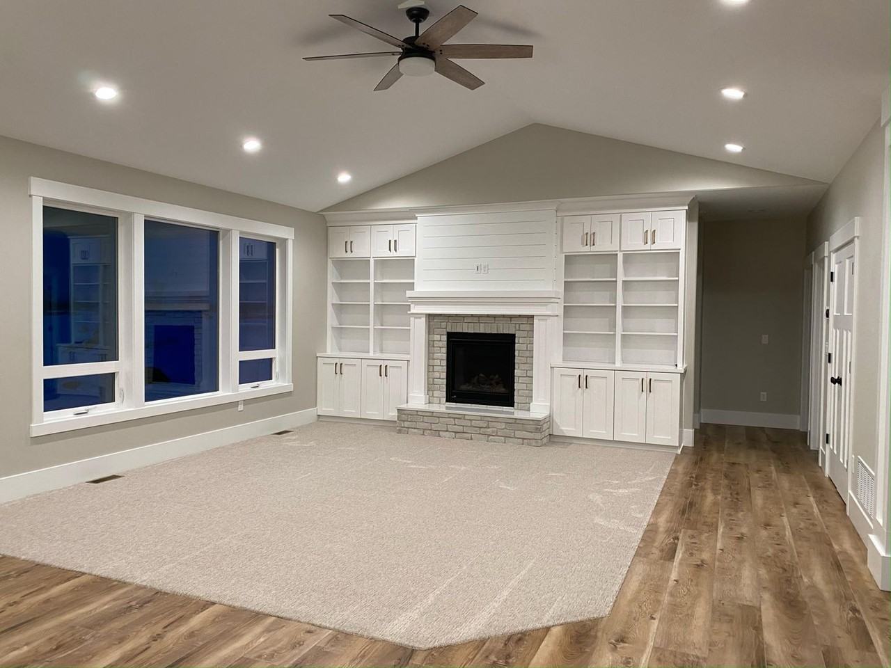 3987 N Catalina Ave - Photo 2 of 6