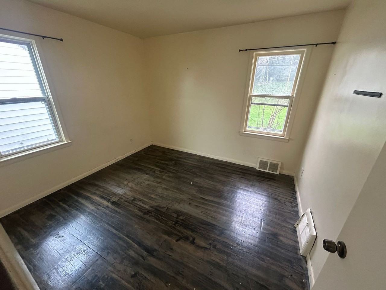 12712 Eastwood Blvd - Photo 3 of 7