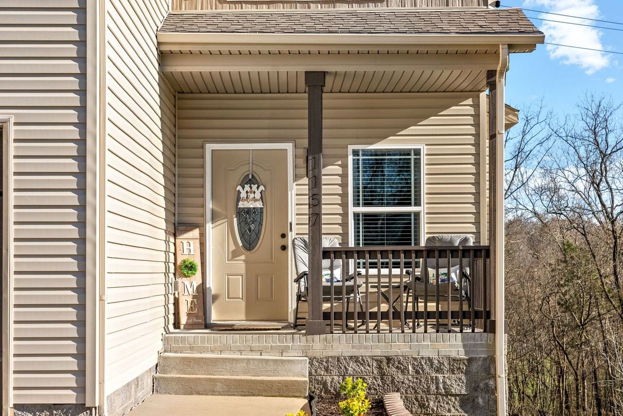 1157 Belvoir Ln - Photo 3 of 34