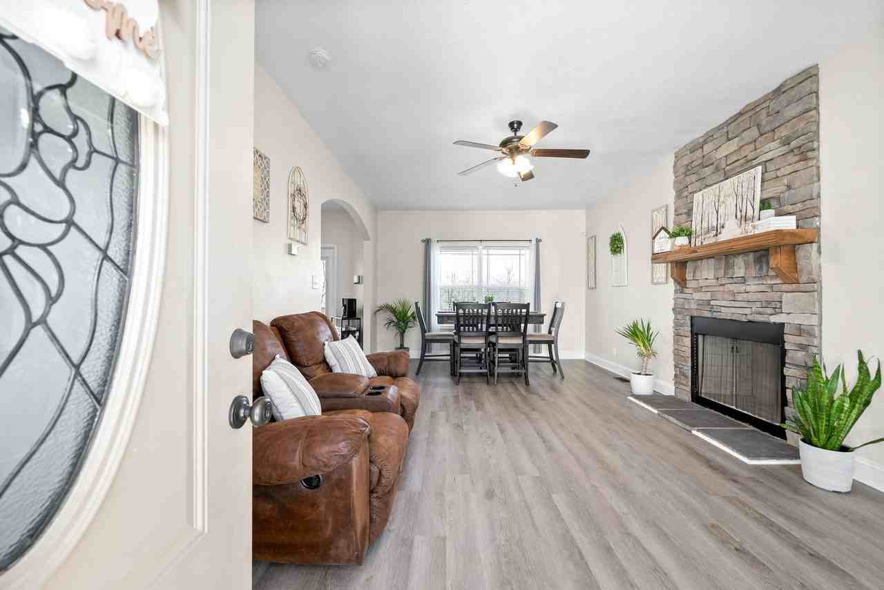 1157 Belvoir Ln - Photo 4 of 34