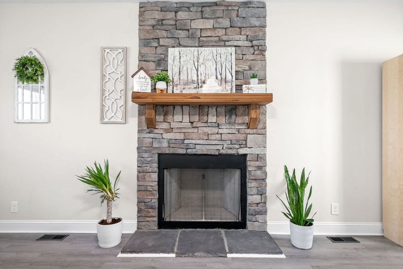 1157 Belvoir Ln - Photo 7 of 34