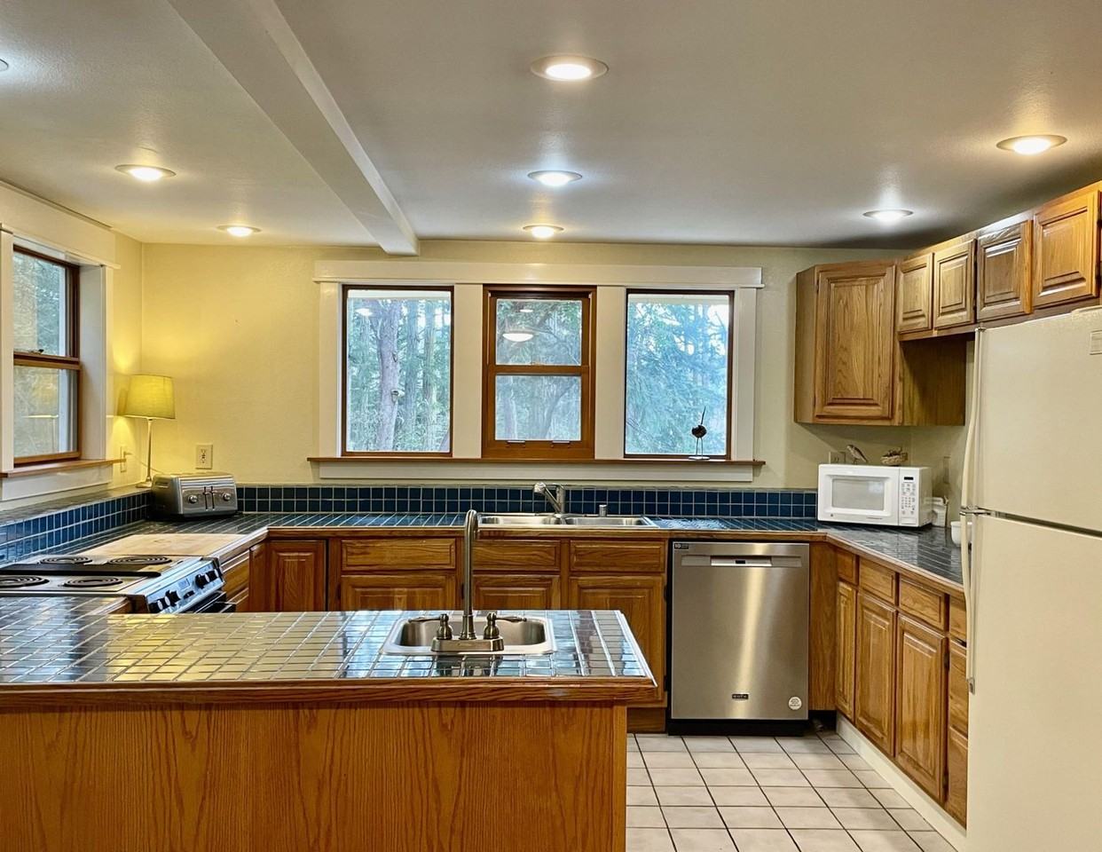 193 Forrest Dr - Photo 4 of 11