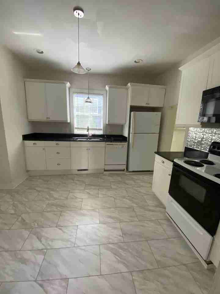 2409 Bedford Ave - Photo 3 of 6