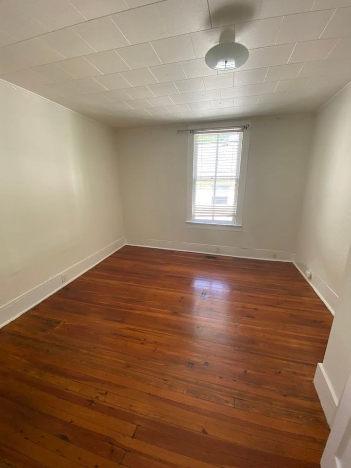 2409 Bedford Ave - Photo 5 of 6