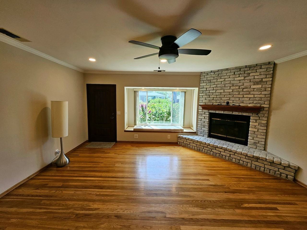 906 N Parish Pl - Photo 2 of 37