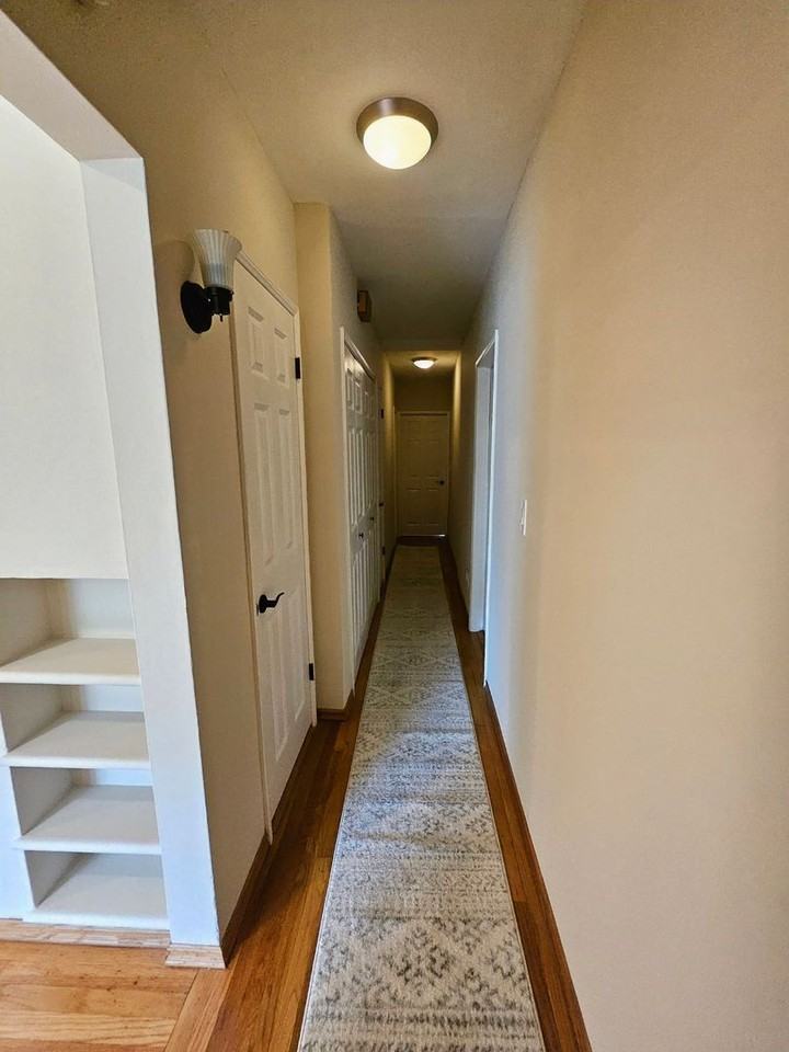 906 N Parish Pl - Photo 6 of 37