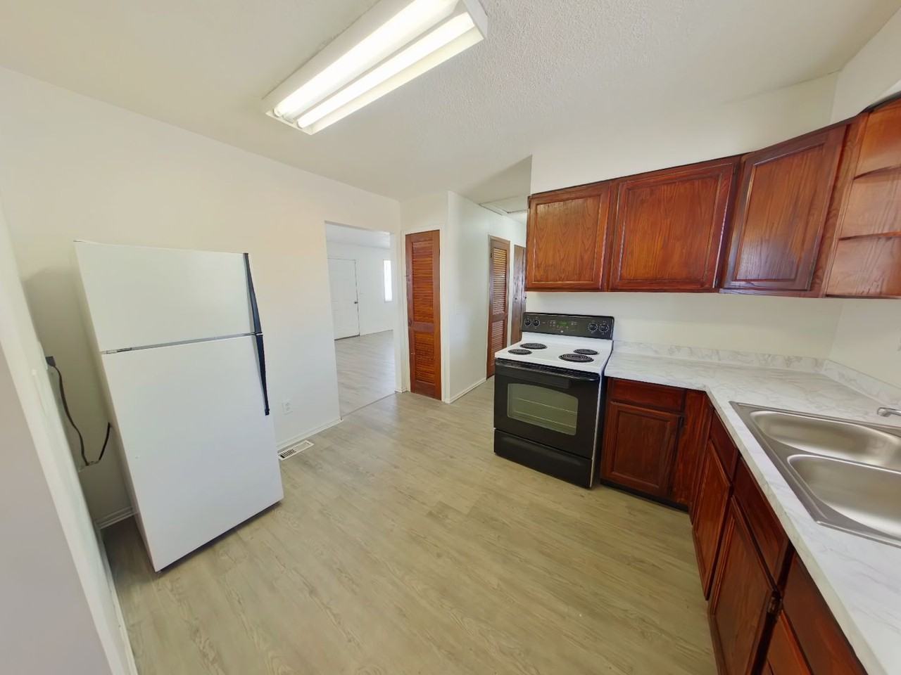 222 E 14th St N - Photo 5 of 9