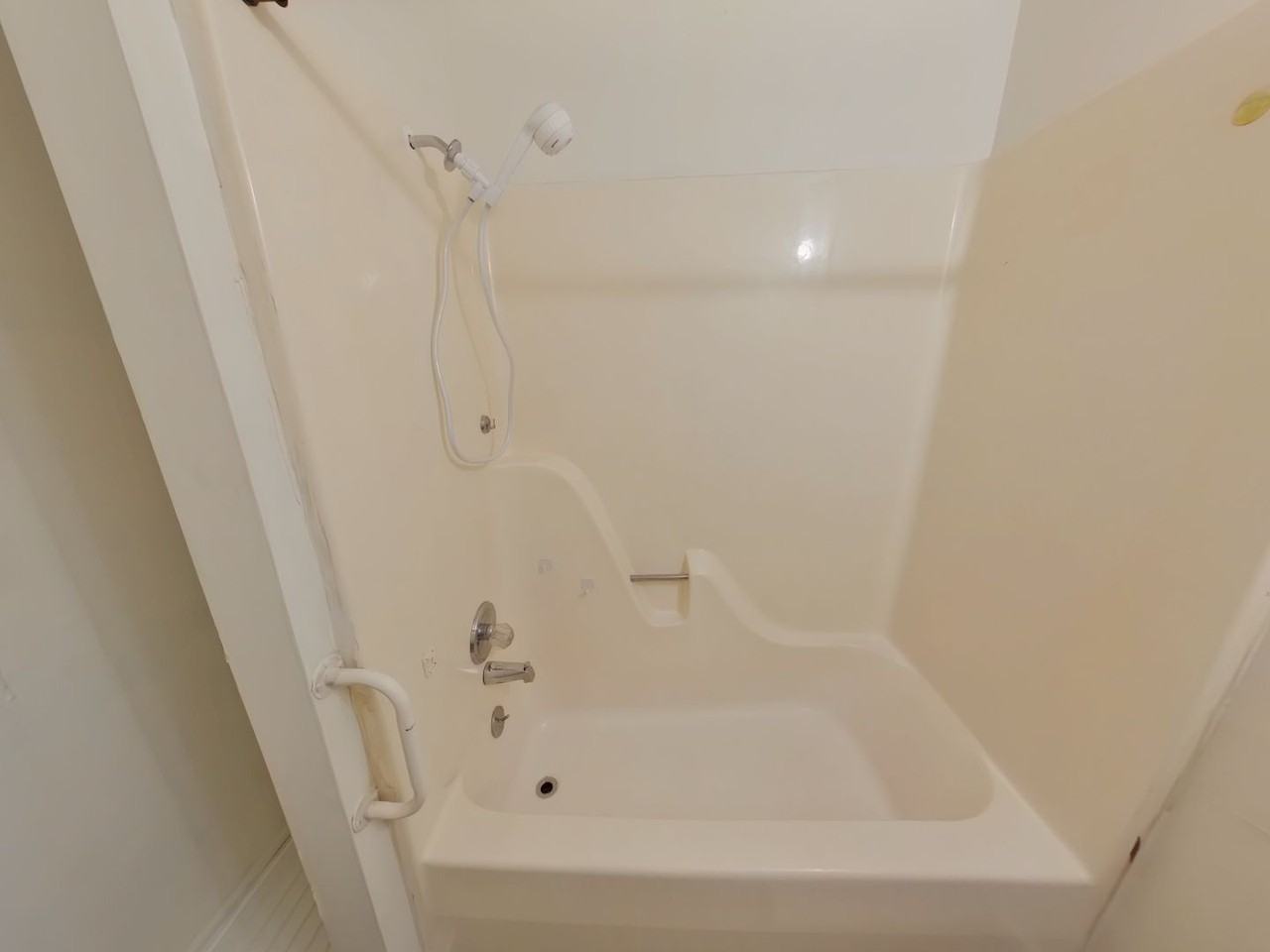 222 E 14th St N - Photo 7 of 9