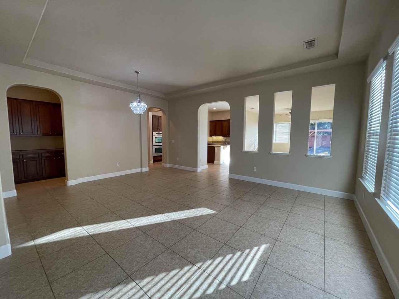 679 Woodacre Dr - Photo 3 of 17