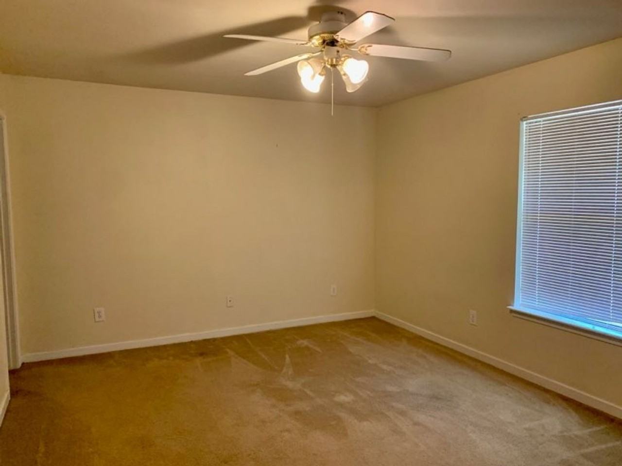 206 Meadow Lark Dr - Photo 3 of 9