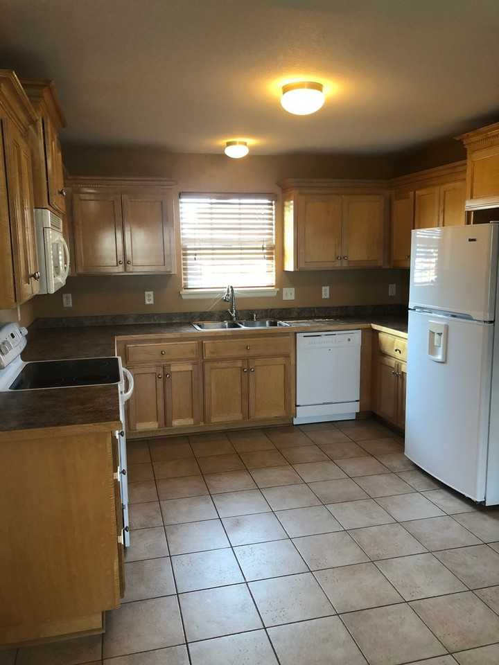 2114 Deer Trl - Photo 4 of 23